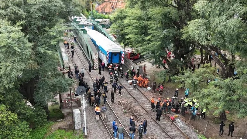 90 heridos, por un choque entre un tren y una locomotora en Palermo