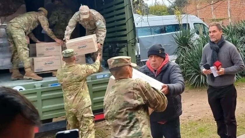 Con camiones del Ejército, comenzó el operativo para distribuir los alimentos almacenados