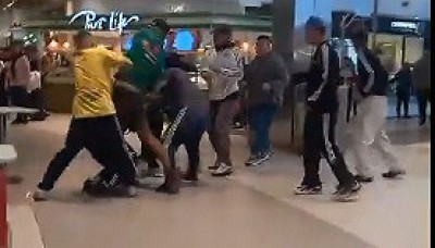 Batalla campal entre más de 200 adolescentes en el patio de comidas de un shopping de zona norte