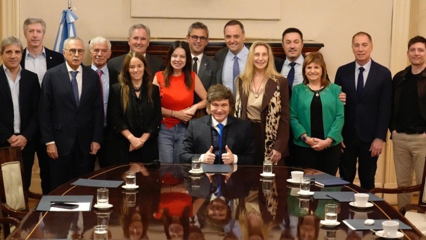 Con el debut de Adorni y Santilli, Milei encabezó una reunión con el nuevo Gabinete
