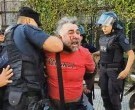 La Policía hirió y detuvo a un camarógrafo de A24 frente al Congreso
