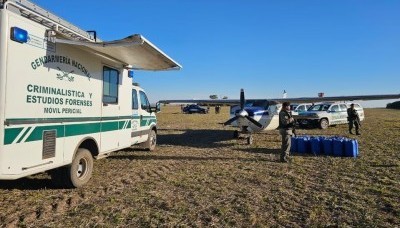 Santa Fe: cayeron dos narcos bolivianos por trasladar 321 kilos de cocaína en una avioneta