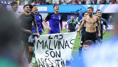 Reino Unido pidió a la FIFA investigar a la Argentina por la bandera de Malvinas en la semifinal