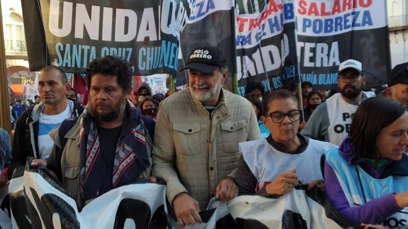 Piqueteros marchan y exigen a la CGT una “huelga general”